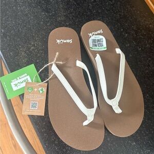 Sanuk White Yoga Joy Sandals/Flip Flops